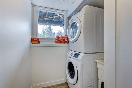 18-242 Benchlands Terrace, Canmore, AB - Indoor Photo Showing Laundry Room