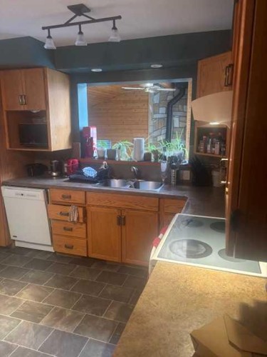 13 Aspen Crescent, Jasper, AB - Indoor Photo Showing Kitchen With Double Sink