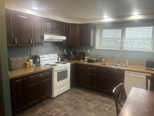 13 Aspen Crescent, Jasper, AB - Indoor Photo Showing Kitchen With Double Sink
