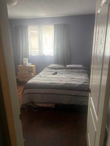 13 Aspen Crescent, Jasper, AB - Indoor Photo Showing Bedroom