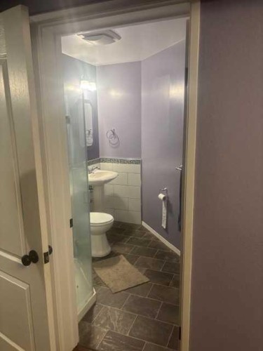 13 Aspen Crescent, Jasper, AB - Indoor Photo Showing Bathroom