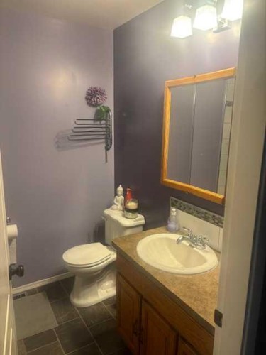 13 Aspen Crescent, Jasper, AB - Indoor Photo Showing Bathroom