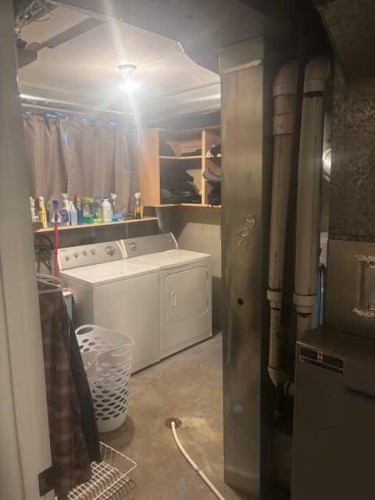 13 Aspen Crescent, Jasper, AB - Indoor Photo Showing Laundry Room