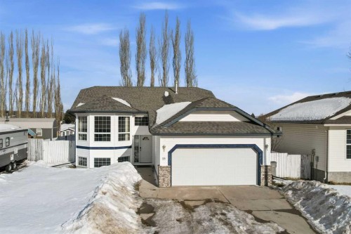 15 Wellwood Drive  Whitecourt, AB T7S 1T8