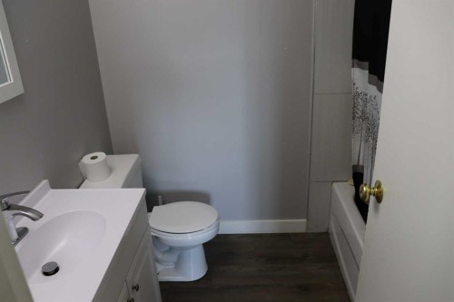 5518 13 Avenue, Edson, AB - Indoor Photo Showing Bathroom