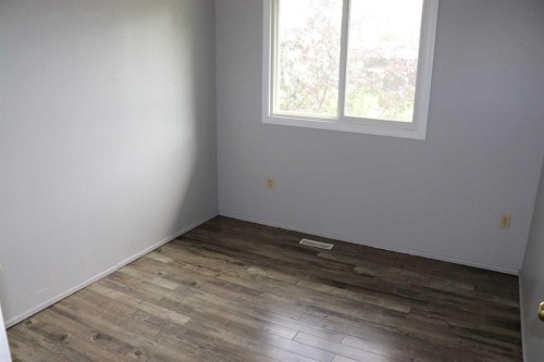 5518 13 Avenue, Edson, AB - Indoor Photo Showing Other Room