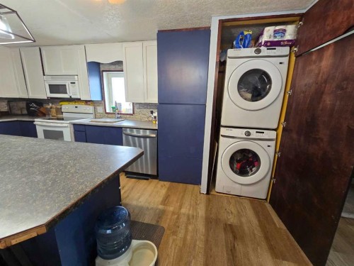 819 52 Street, Edson, AB - Indoor Photo Showing Laundry Room