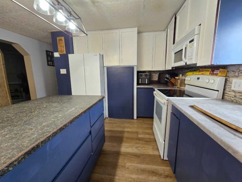 819 52 Street, Edson, AB - Indoor Photo Showing Kitchen