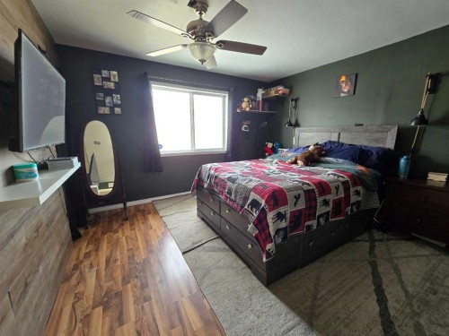 819 52 Street, Edson, AB - Indoor Photo Showing Bedroom