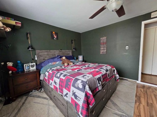 819 52 Street, Edson, AB - Indoor Photo Showing Bedroom
