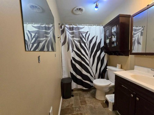 819 52 Street, Edson, AB - Indoor Photo Showing Bathroom