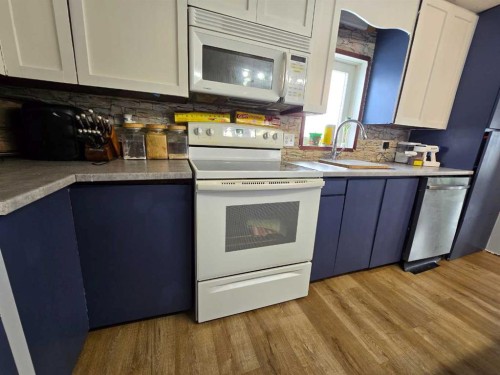 819 52 Street, Edson, AB - Indoor Photo Showing Kitchen