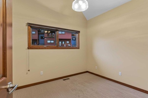 623-80 Dyrgas Gate, Canmore, AB - Indoor Photo Showing Other Room