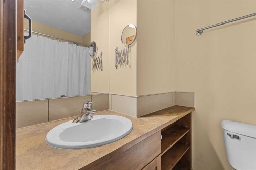 623-80 Dyrgas Gate, Canmore, AB - Indoor Photo Showing Bathroom