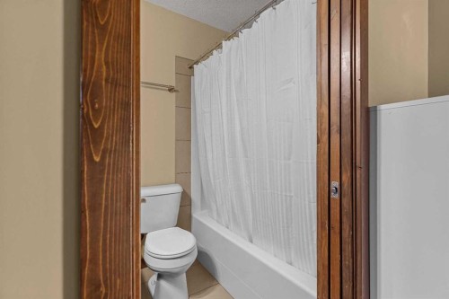 623-80 Dyrgas Gate, Canmore, AB - Indoor Photo Showing Bathroom