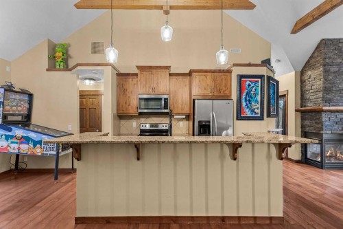 623-80 Dyrgas Gate, Canmore, AB - Indoor Photo Showing Kitchen With Upgraded Kitchen