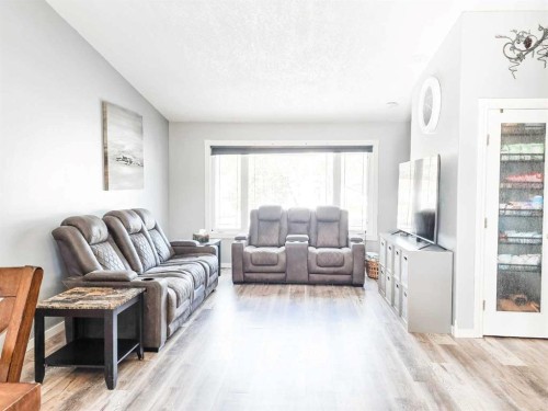 4337 10 Avenue, Edson, AB - Indoor Photo Showing Living Room