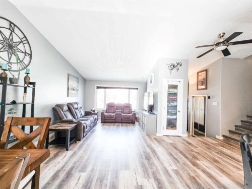 4337 10 Avenue, Edson, AB - Indoor Photo Showing Other Room