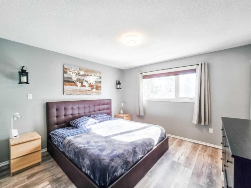 4337 10 Avenue, Edson, AB - Indoor Photo Showing Bedroom