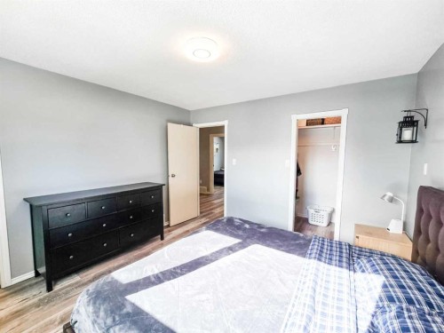 4337 10 Avenue, Edson, AB - Indoor Photo Showing Bedroom