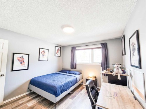 4337 10 Avenue, Edson, AB - Indoor Photo Showing Bedroom