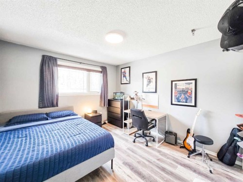 4337 10 Avenue, Edson, AB - Indoor Photo Showing Bedroom