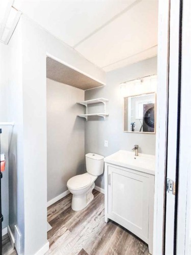 4337 10 Avenue, Edson, AB - Indoor Photo Showing Bathroom