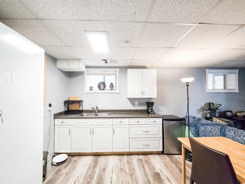 4337 10 Avenue, Edson, AB - Indoor Photo Showing Kitchen With Double Sink