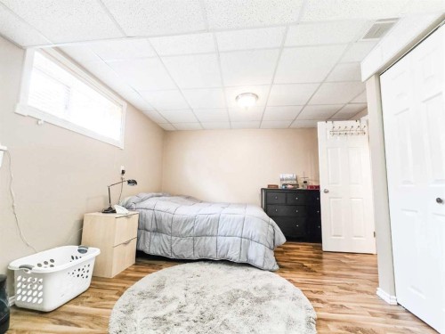 4337 10 Avenue, Edson, AB - Indoor Photo Showing Bedroom
