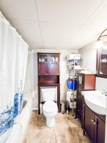 4337 10 Avenue, Edson, AB - Indoor Photo Showing Bathroom