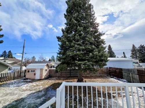 4337 10 Avenue, Edson, AB - Outdoor