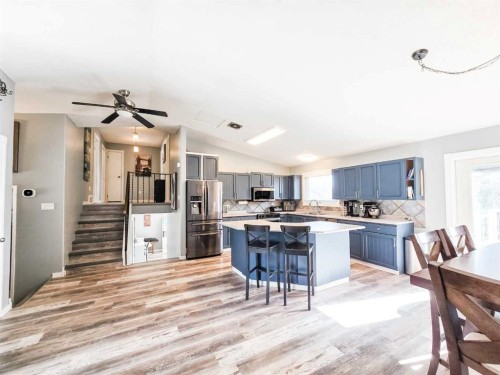 4337 10 Avenue, Edson, AB - Indoor Photo Showing Dining Room