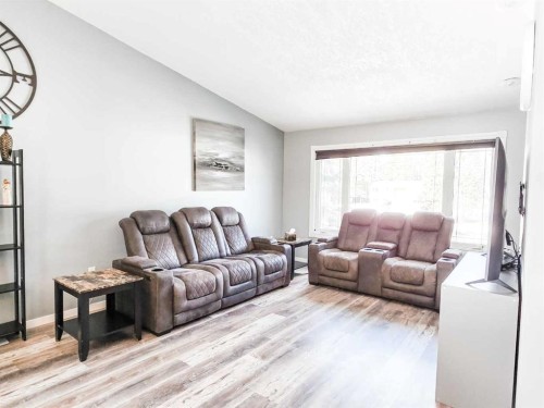 4337 10 Avenue, Edson, AB - Indoor Photo Showing Living Room
