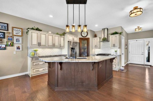 18 Riverdale Bend, Whitecourt, AB - Indoor Photo Showing Kitchen With Upgraded Kitchen