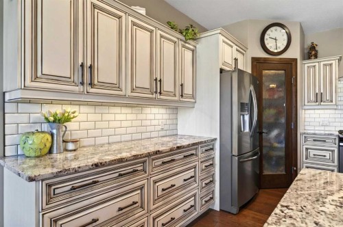 18 Riverdale Bend, Whitecourt, AB - Indoor Photo Showing Kitchen With Upgraded Kitchen