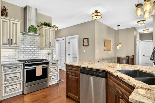 18 Riverdale Bend, Whitecourt, AB - Indoor Photo Showing Kitchen With Double Sink With Upgraded Kitchen