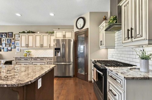18 Riverdale Bend, Whitecourt, AB - Indoor Photo Showing Kitchen With Upgraded Kitchen