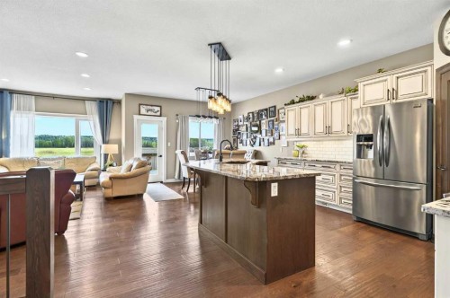 18 Riverdale Bend, Whitecourt, AB - Indoor Photo Showing Kitchen With Upgraded Kitchen