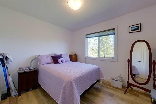 908 7 Avenue Se, Slave Lake, AB - Indoor Photo Showing Bedroom