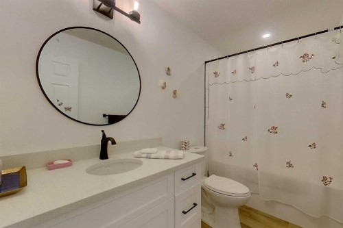 908 7 Avenue Se, Slave Lake, AB - Indoor Photo Showing Bathroom