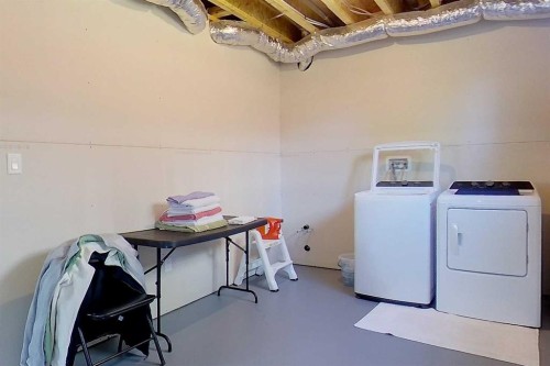 908 7 Avenue Se, Slave Lake, AB - Indoor Photo Showing Laundry Room