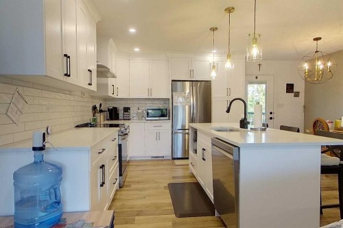 908 7 Avenue Se, Slave Lake, AB - Indoor Photo Showing Kitchen With Upgraded Kitchen