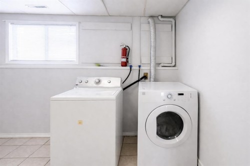 1502 54 Street, Edson, AB - Indoor Photo Showing Laundry Room