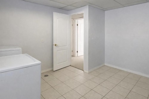 1502 54 Street, Edson, AB - Indoor Photo Showing Laundry Room