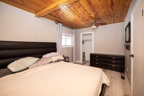 437 Sunset Road, Rural Athabasca County, AB - Indoor Photo Showing Bedroom
