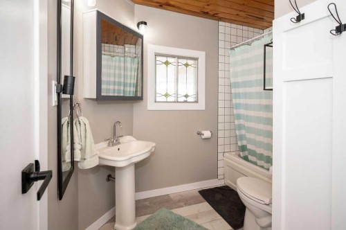 437 Sunset Road, Rural Athabasca County, AB - Indoor Photo Showing Bathroom