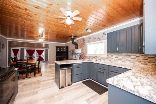 437 Sunset Road, Rural Athabasca County, AB - Indoor Photo Showing Kitchen With Upgraded Kitchen