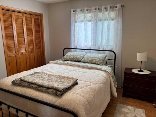 #28 Aspen Cres, Rural Athabasca County, AB - Indoor Photo Showing Bedroom
