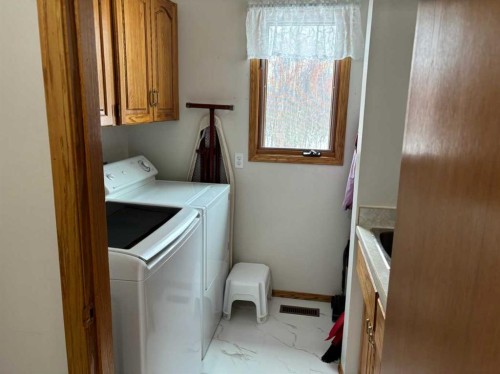 #28 Aspen Cres, Rural Athabasca County, AB - Indoor Photo Showing Laundry Room