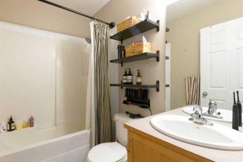 210-112 Kananaskis Way, Canmore, AB - Indoor Photo Showing Bathroom
